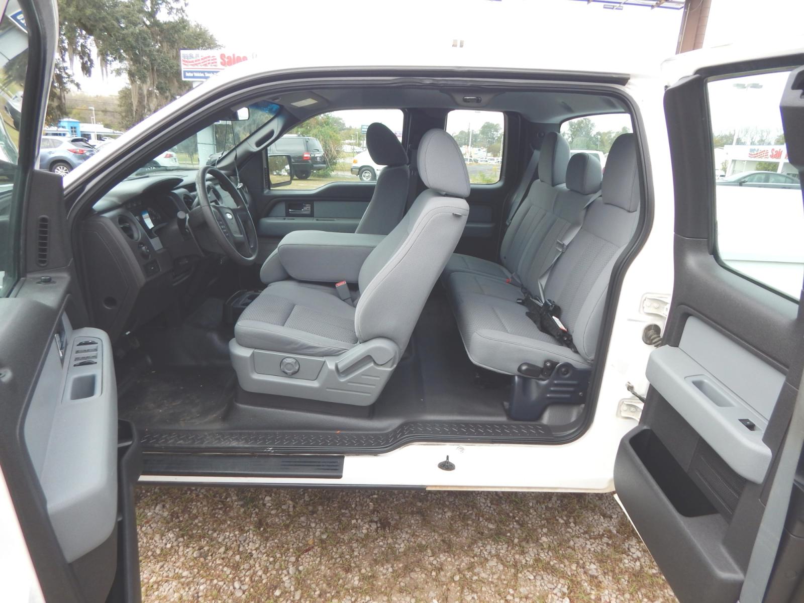 2012 White /Gray Ford F-150 XL SuperCab (1FTEX1CM9CK) with an 3.7L V6 DOHC 24V engine, 6-Speed Automatic transmission, located at 3120 W Tennessee St, Tallahassee, FL, 32304-1002, (850) 575-6702, 30.458841, -84.349648 - Used Car Supermarket is proud to present you with this loaded immaculate 2012 Ford F150 XL Supercab with low miles. Used Car Supermarket prides itself in offering you the finest pre-owned vehicle in Tallahassee. Used Car Supermarket has been locally family owned and operated for over 48 years. Our F - Photo #8